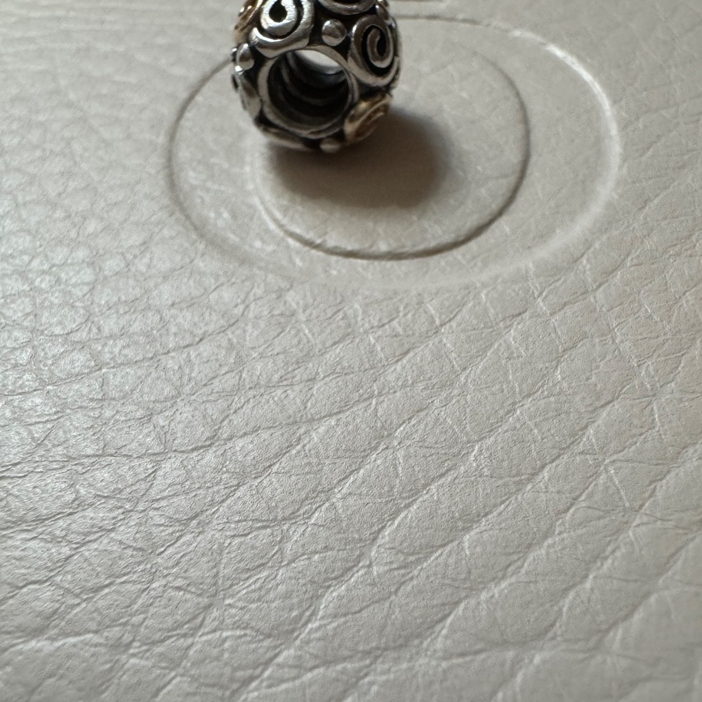 Genuine retired Pandora two tone rose bouquet charm - Picture 2 of 4